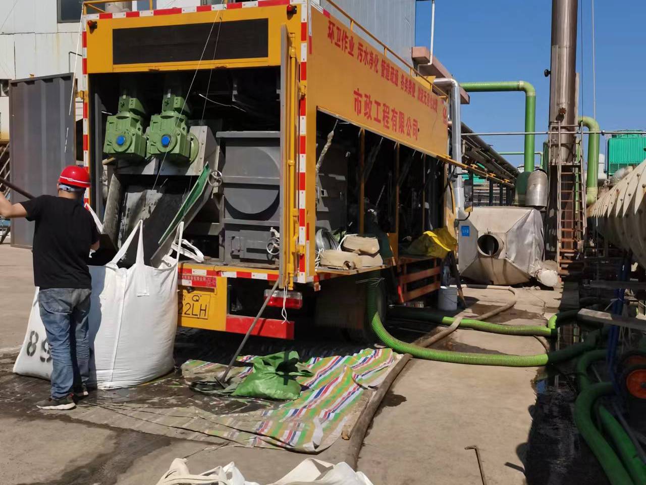 长安镇淤泥压干处理