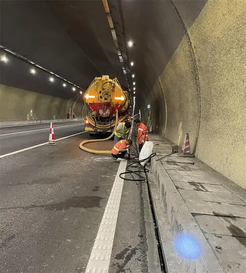 长安镇隧道排水渠清淤